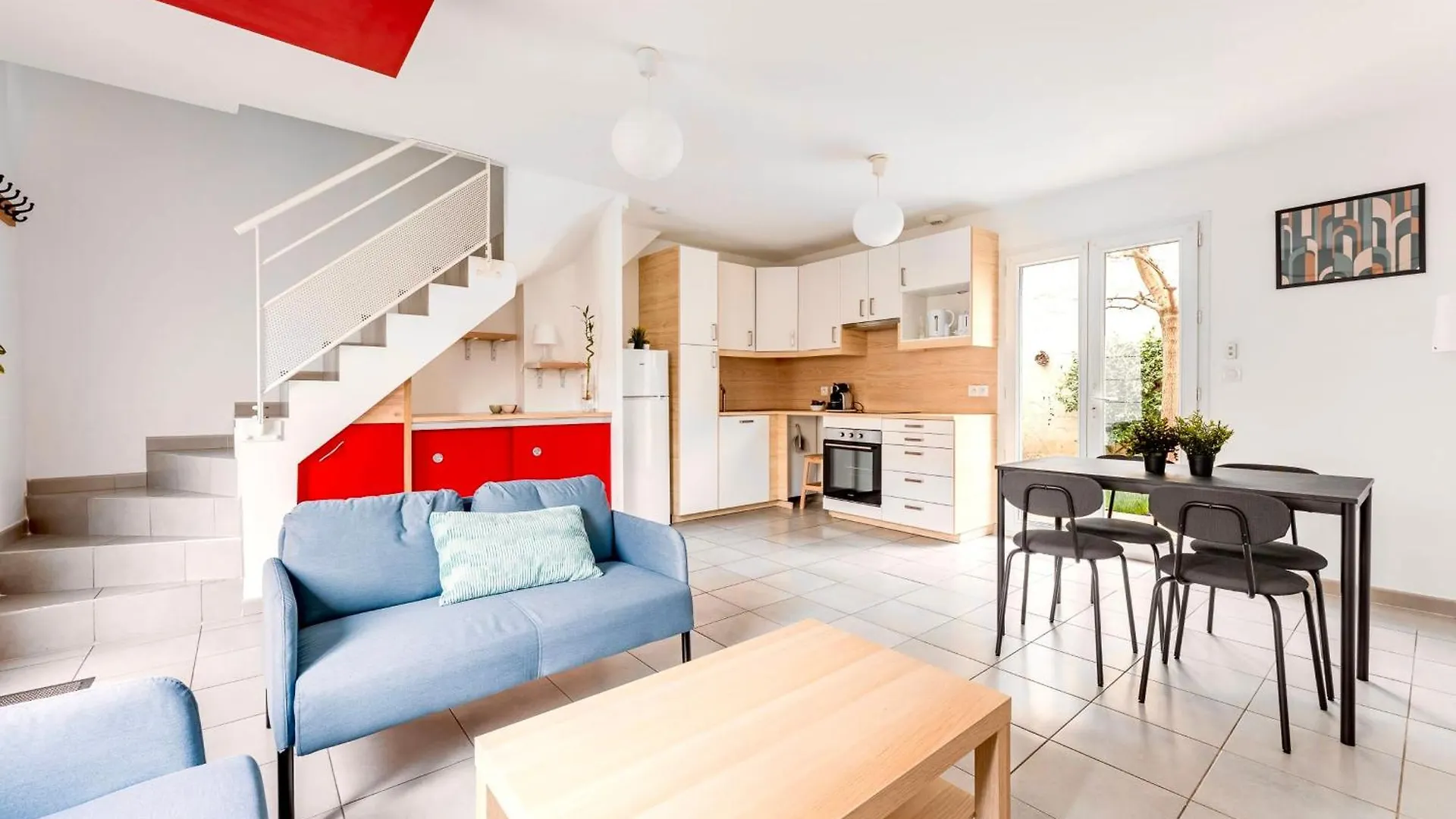 Le Murier - Maison De Ville Avec Patio Parking - 6 Pers Lyon 0*,  France