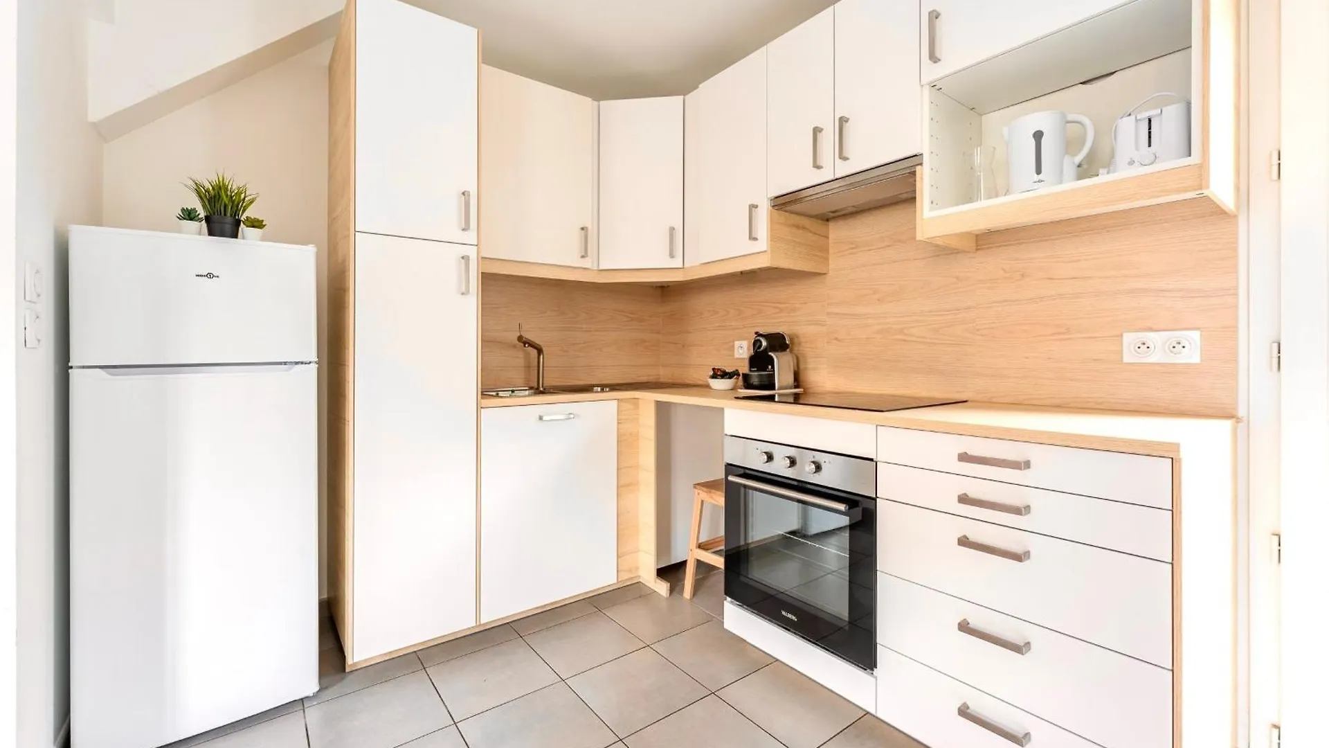 Le Murier - Maison De Ville Avec Patio Parking - 6 Pers Lyon Holiday home