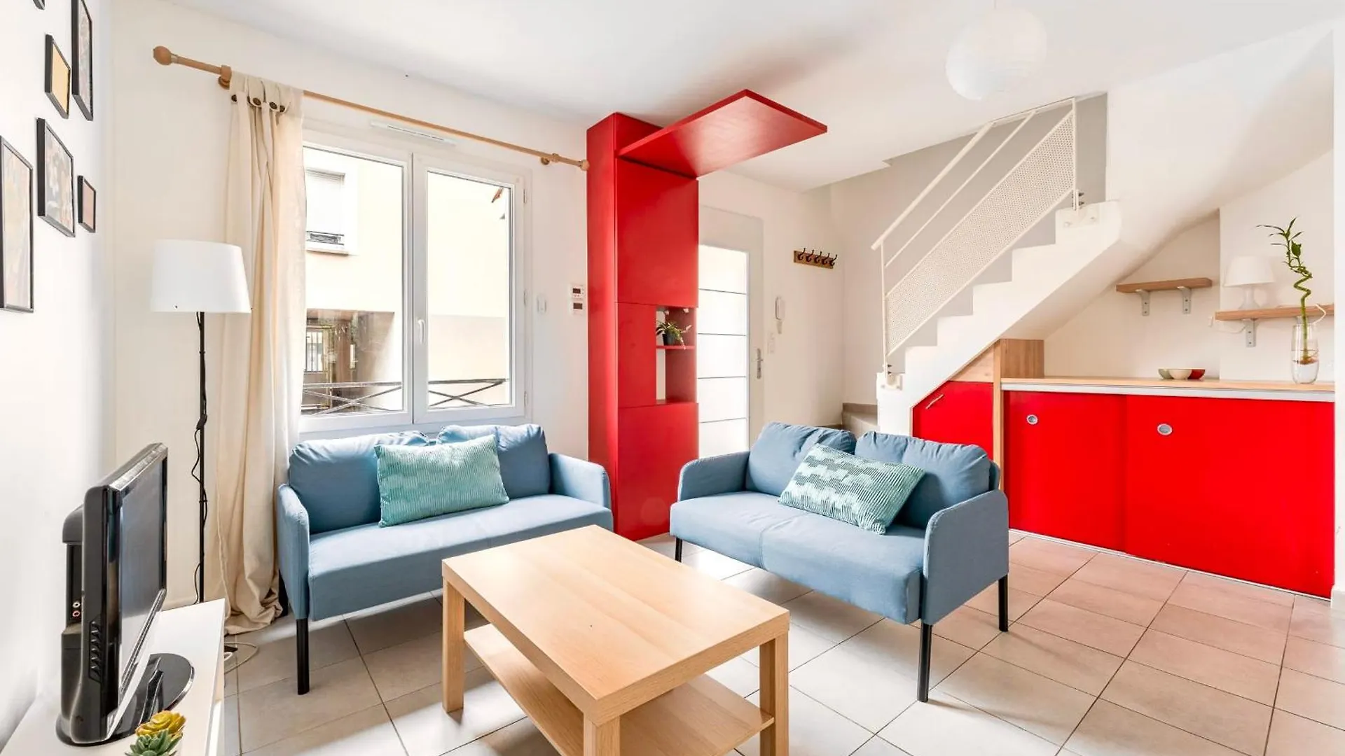 Le Murier - Maison De Ville Avec Patio Parking - 6 Pers Lyon 0*,