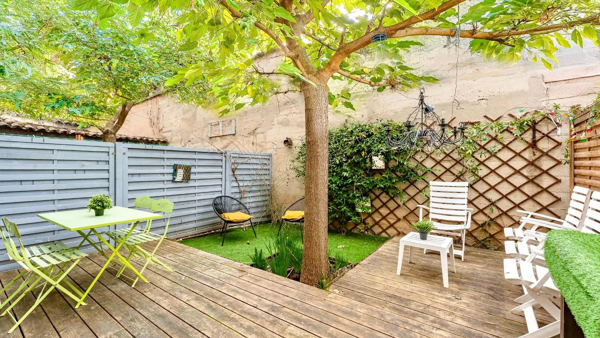 Le Murier - Maison De Ville Avec Patio Parking - 6 Pers Lyon
